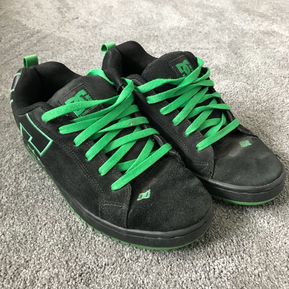 black dc skate shoes